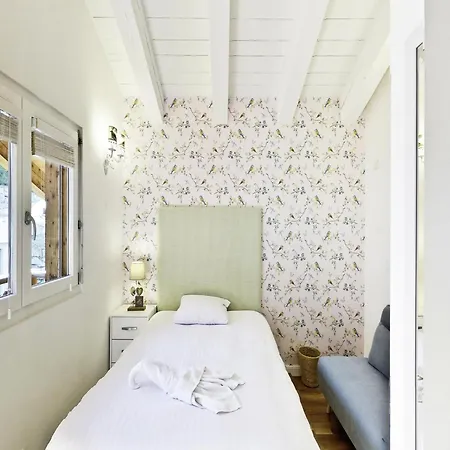 Chalet Beautiful With Views From Balcony