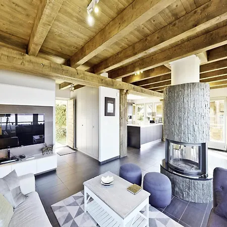 In 4 Valleys Near Lift نينداز