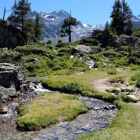 In 4 Valleys Near Lift شاليه نينداز