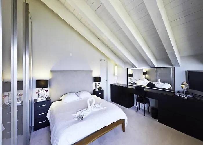 In 4 Valleys Near Lift 샬레 *